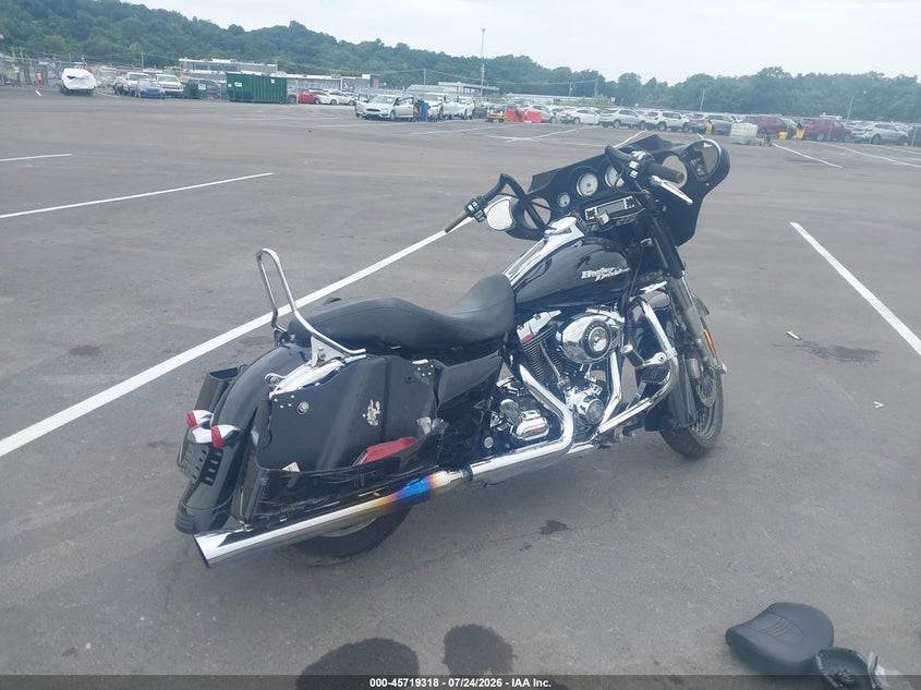 2010 HARLEY-DAVIDSON FLHX auction photo 4