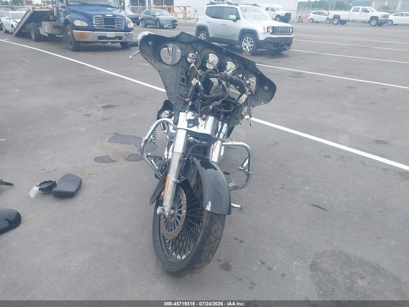 2010 HARLEY-DAVIDSON FLHX auction photo 5