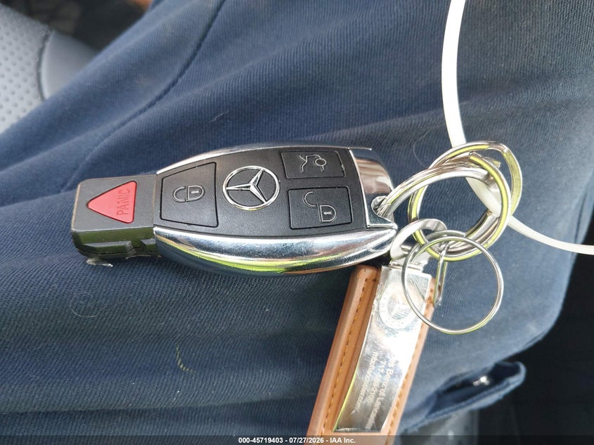 MERCEDES-BENZ AMG C 63 - zdjęcie 11