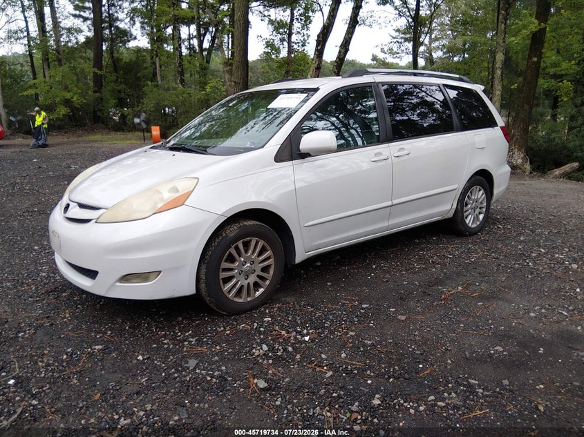 2008 TOYOTA SIENNA auction photo 2
