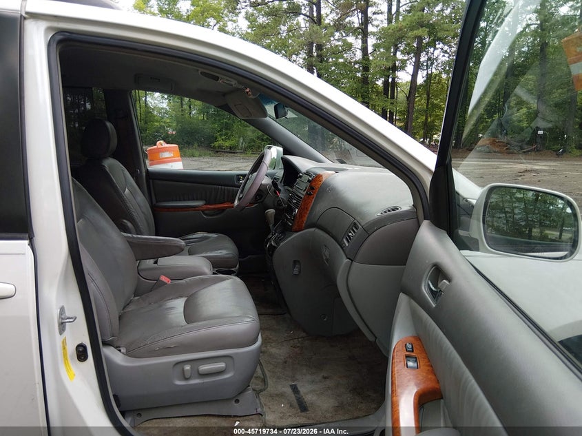 2008 TOYOTA SIENNA auction photo 5