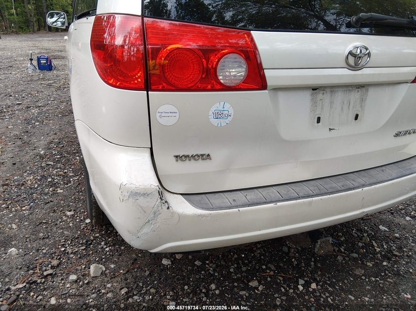 2008 TOYOTA SIENNA auction photo 6