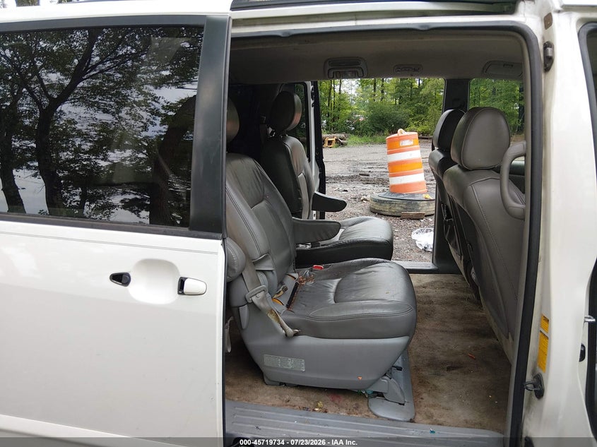 2008 TOYOTA SIENNA auction photo 8