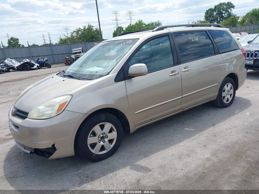 2004 TOYOTA SIENNA auction photo 2