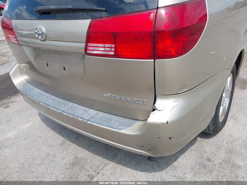 2004 TOYOTA SIENNA auction photo 6