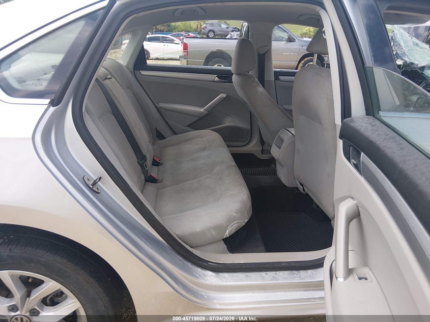 2017 VOLKSWAGEN PASSAT auction photo 8