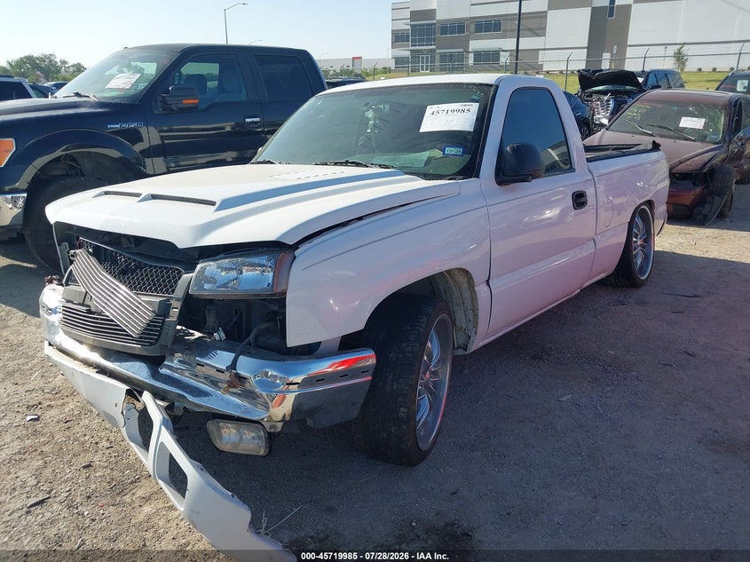 2004 Chevrolet Silverado, По кругу, IAAI, VIN 1GCEC14V54Z336995 — фото 2