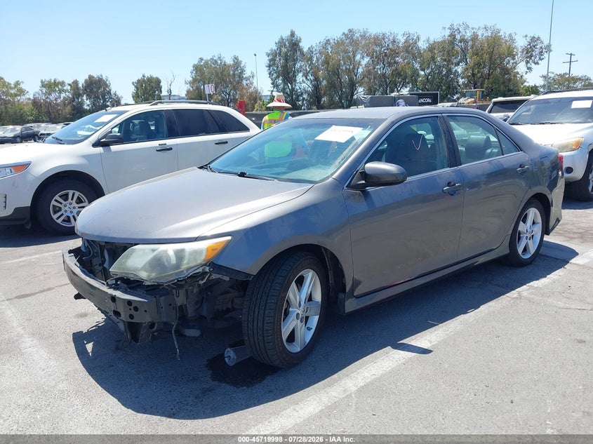 Vin: 4t1bf1fk1eu439564, lot: 46218680, toyota camry se 20142
