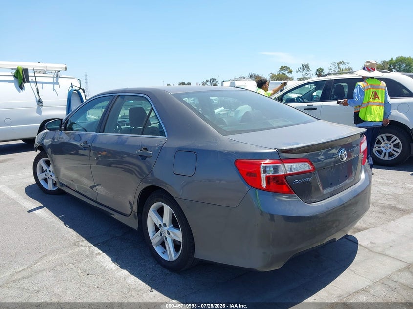 Vin: 4t1bf1fk1eu439564, lot: 46218680, toyota camry se 20143