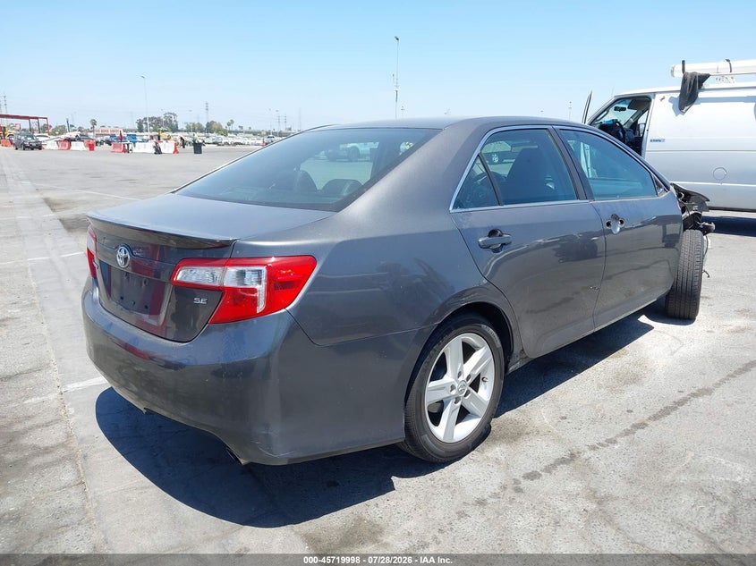 Vin: 4t1bf1fk1eu439564, lot: 46218680, toyota camry se 20144