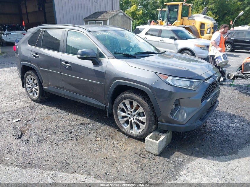 2020 TOYOTA RAV4 auction photo 1