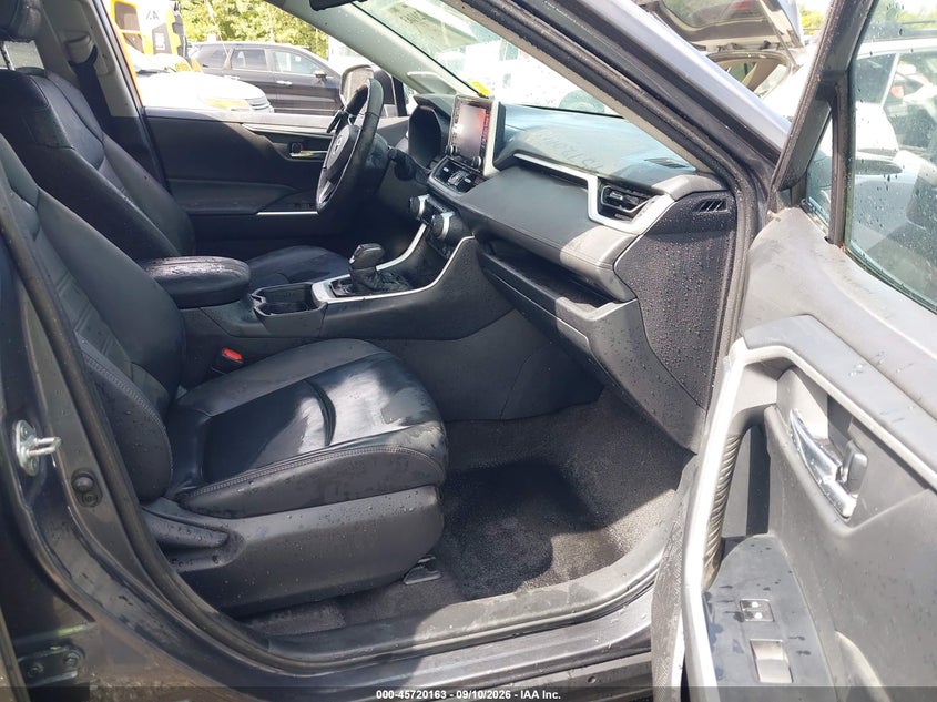 2020 TOYOTA RAV4 auction photo 5