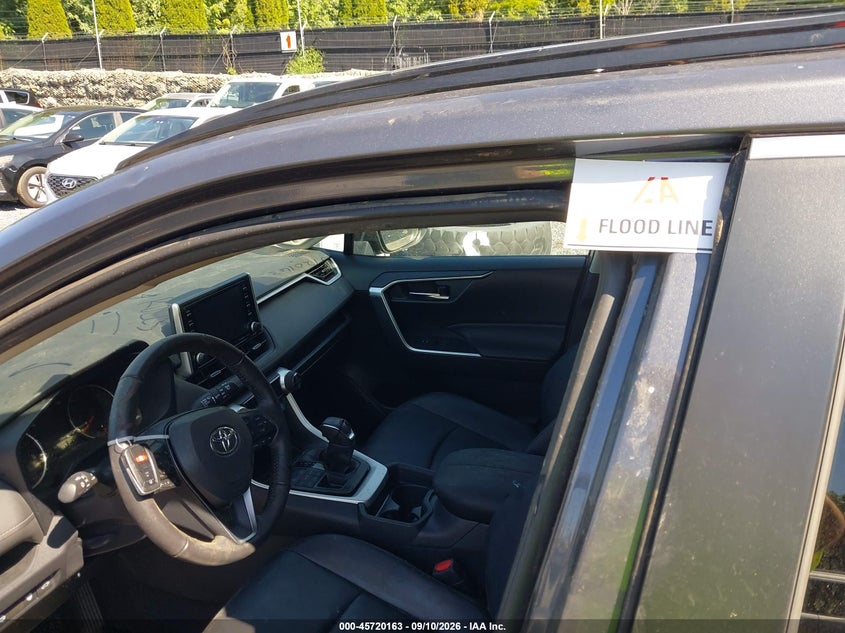 2020 TOYOTA RAV4 auction photo 6