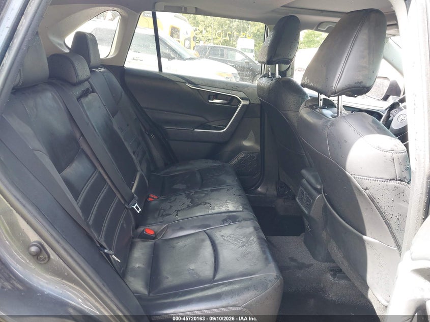 2020 TOYOTA RAV4 auction photo 8