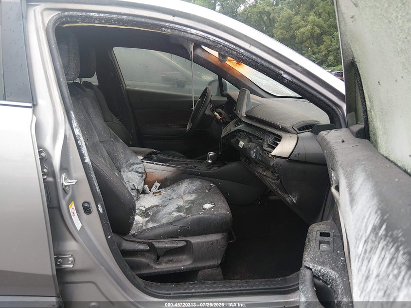2019 TOYOTA C-HR auction photo 5