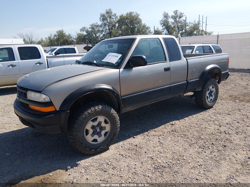 2001 CHEVROLET S-10 auction photo 2