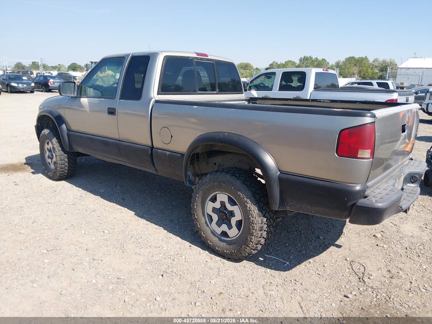 2001 CHEVROLET S-10 auction photo 3