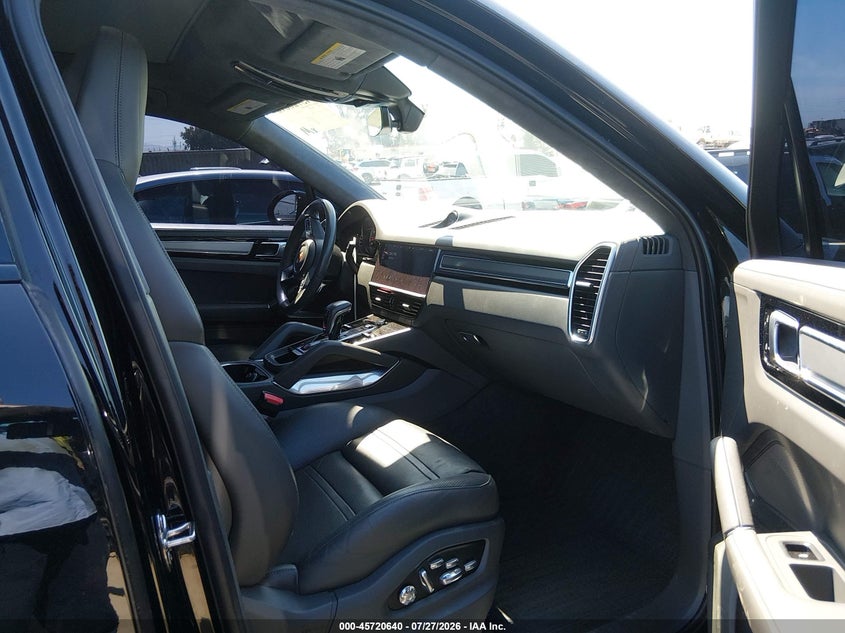 2020 PORSCHE CAYENNE COUPE auction photo 5