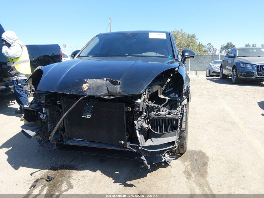 2020 PORSCHE CAYENNE COUPE auction photo 6