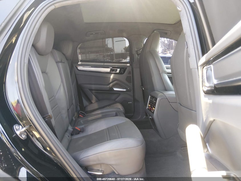 2020 PORSCHE CAYENNE COUPE auction photo 8