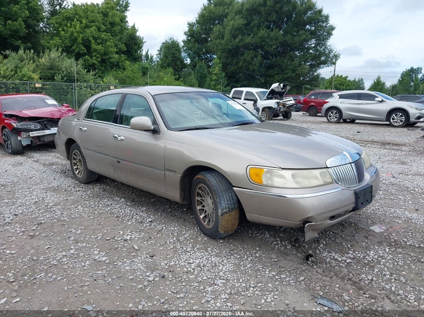 2000 Lincoln Town Car Signature
