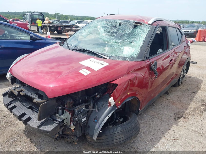 2020 Nissan Kicks, Rollover, IAAI, VIN 3N1CP5CV2LL560576 — photo 2