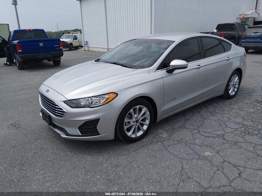 2019 Ford Fusion, Normal Wear & Tear, IAAI, VIN 3FA6P0LU8KR274480 — photo 2