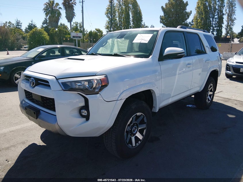 2022 TOYOTA 4RUNNER auction photo 2