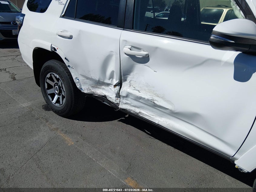 2022 TOYOTA 4RUNNER auction photo 6