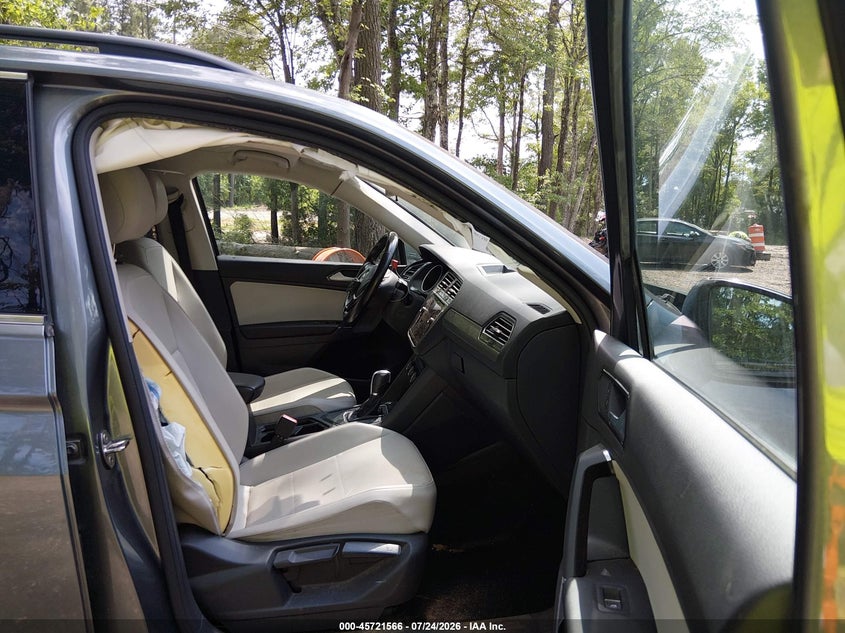 VOLKSWAGEN TIGUAN 2018 VIN 3VV3B7AXXJM005038
