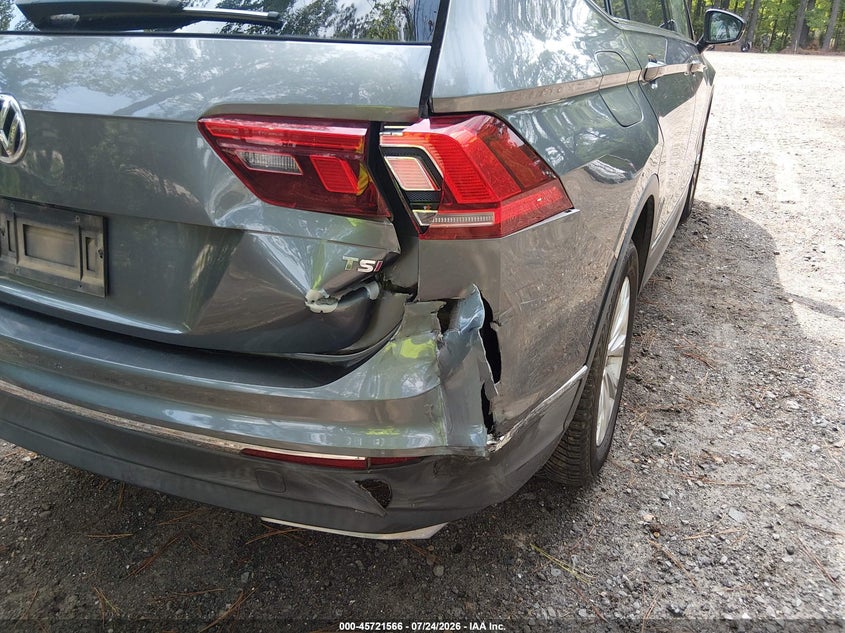 VOLKSWAGEN TIGUAN 2018 VIN 3VV3B7AXXJM005038