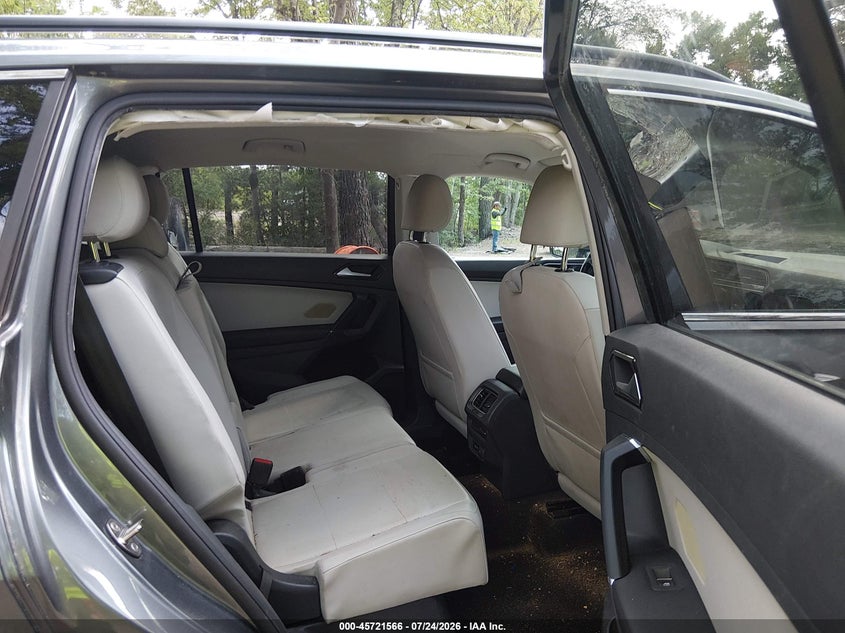 VOLKSWAGEN TIGUAN 2018 VIN 3VV3B7AXXJM005038