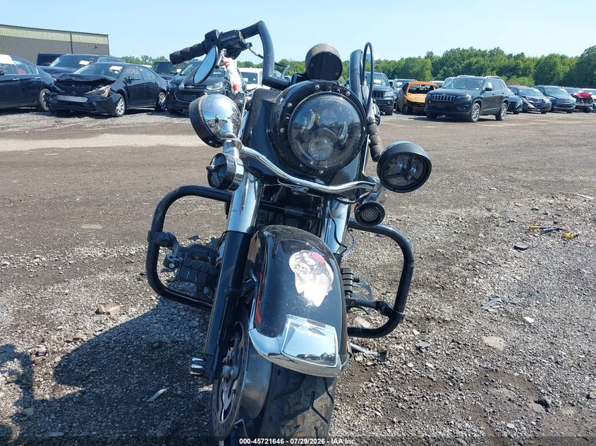 2010 HARLEY-DAVIDSON FLHP auction photo 5
