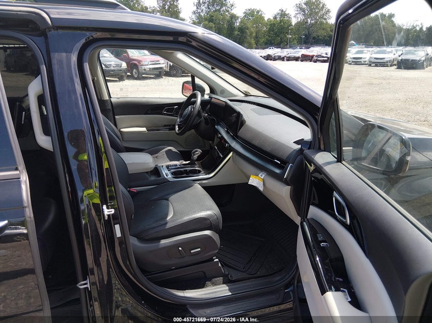 2024 KIA CARNIVAL MPV auction photo 5