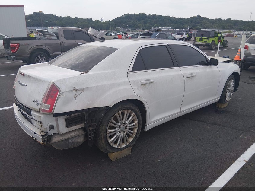 2013 CHRYSLER 300 auction photo 4