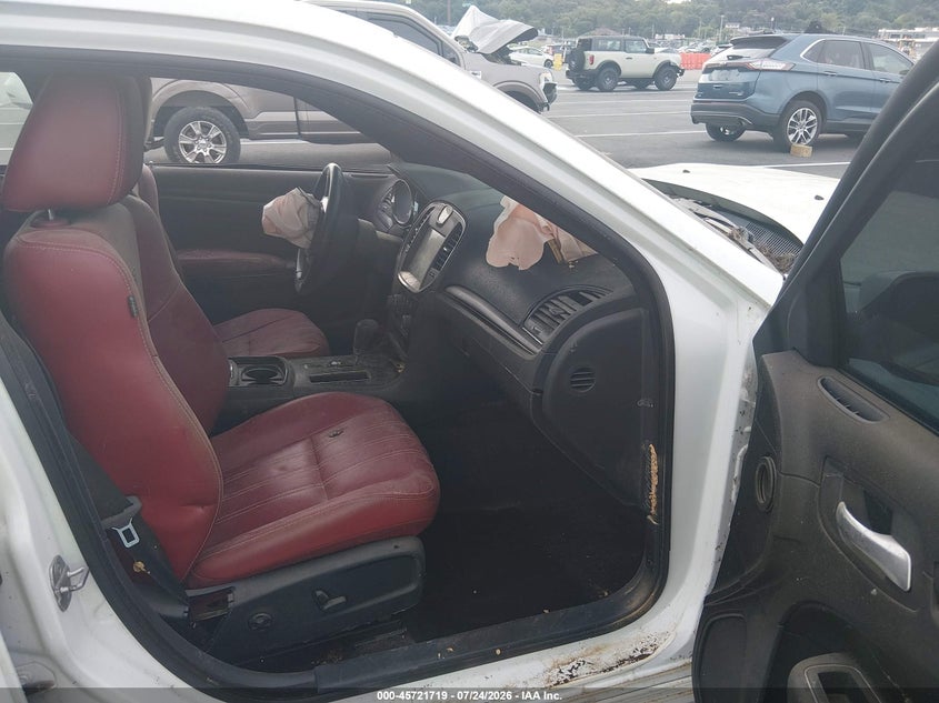 2013 CHRYSLER 300 auction photo 5