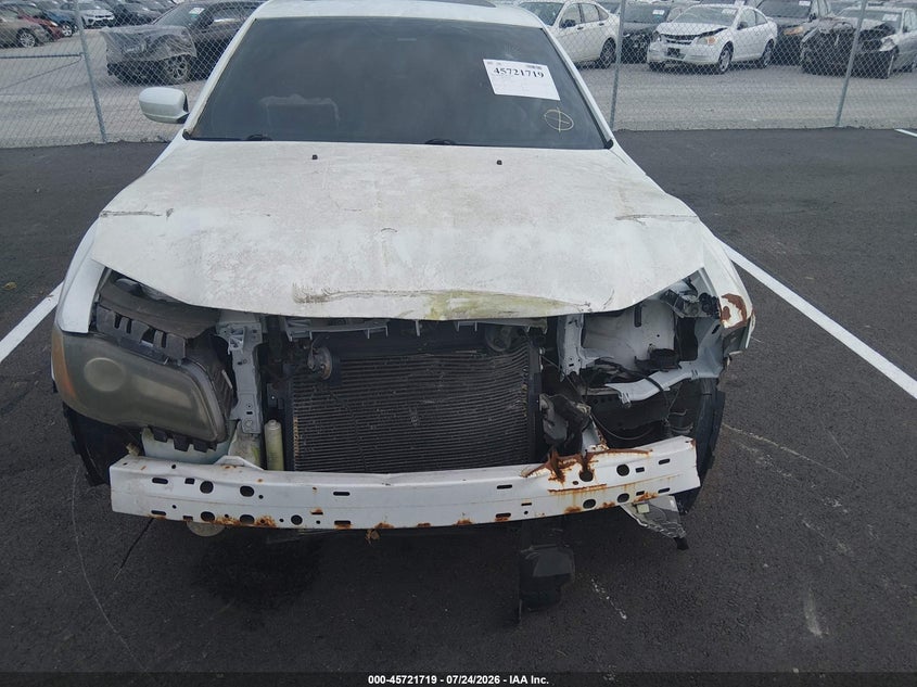 2013 CHRYSLER 300 auction photo 6