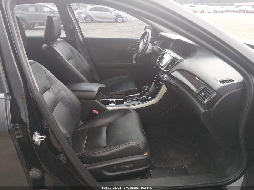2017 HONDA ACCORD auction photo 5