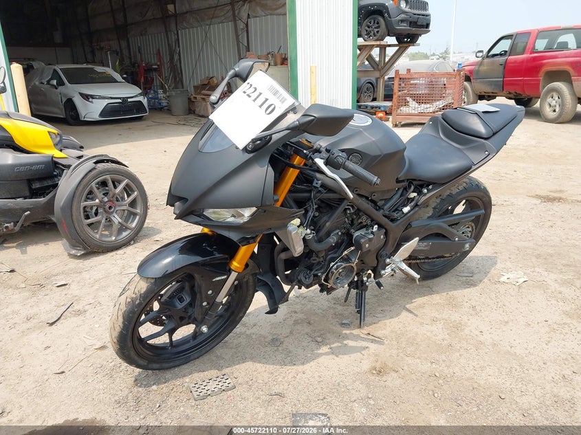 2019 YAMAHA YZFR3 auction photo 2