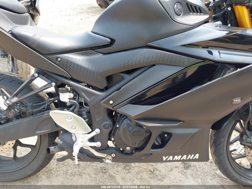 2019 YAMAHA YZFR3 auction photo 8