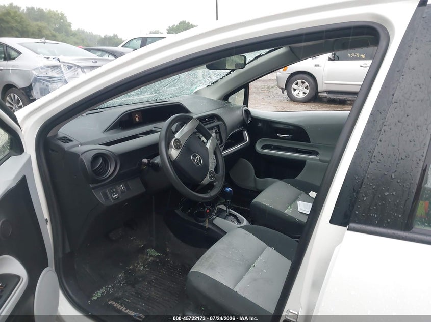 2014 TOYOTA PRIUS C auction photo 5