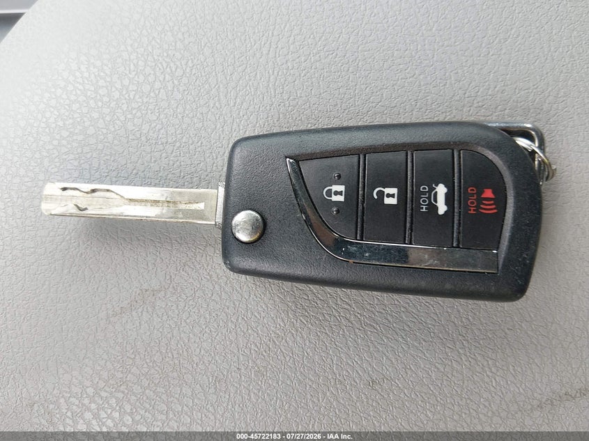 TOYOTA CAMRY - zdjęcie 11