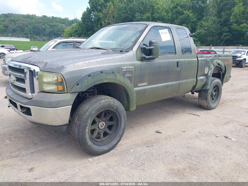 2005 FORD F-250 auction photo 2