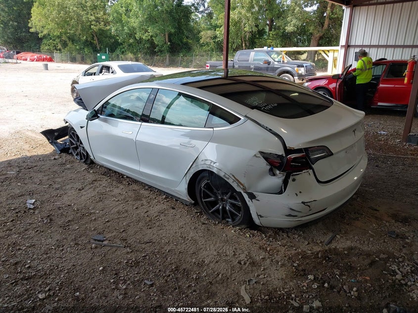 TESLA MODEL 3 - zdjęcie 3