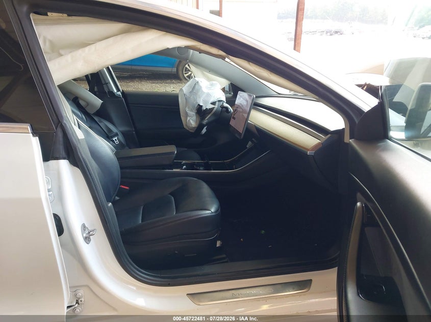 TESLA MODEL 3 - zdjęcie 5