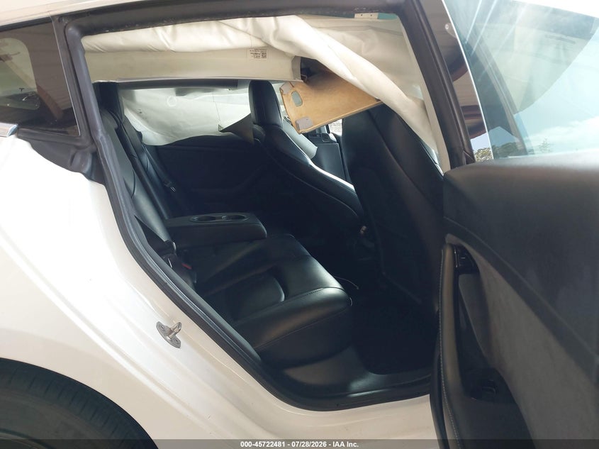 TESLA MODEL 3 - zdjęcie 8