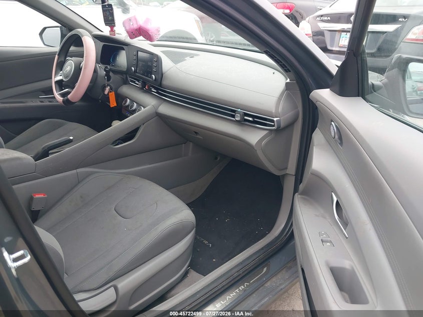 2025 HYUNDAI ELANTRA auction photo 5