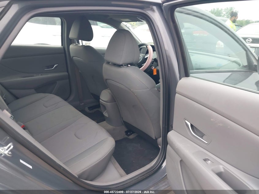 2025 HYUNDAI ELANTRA auction photo 8