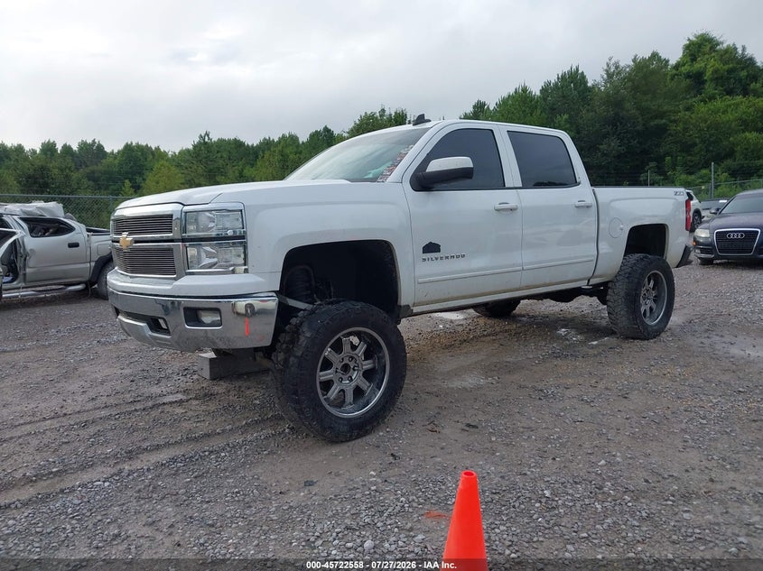 2015 Chevrolet Silverado, Right Front, IAAI, VIN 3GCUKREC3FG444139 — photo 2