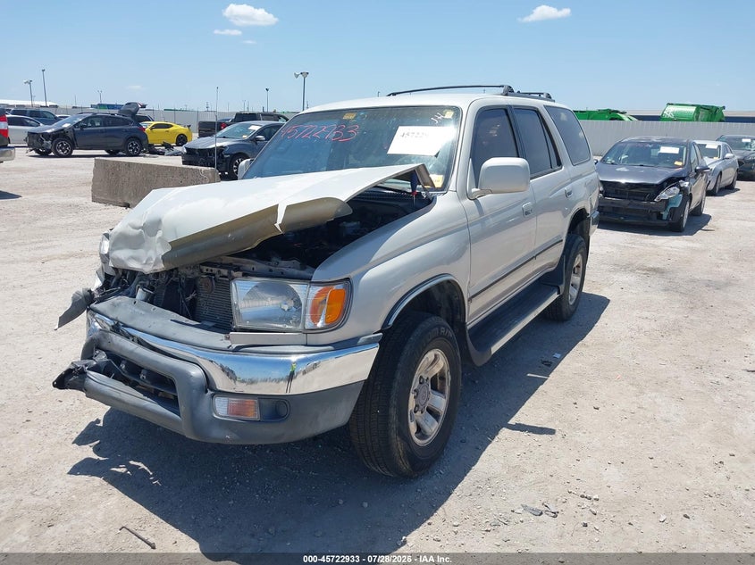 1999 Toyota 4Runner, Right Front, IAAI, VIN JT3GN86R2X0122085 — photo 2